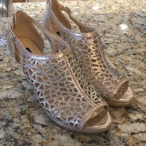 Alex Marie Gold Sparkle Dress Pumps 👡💛